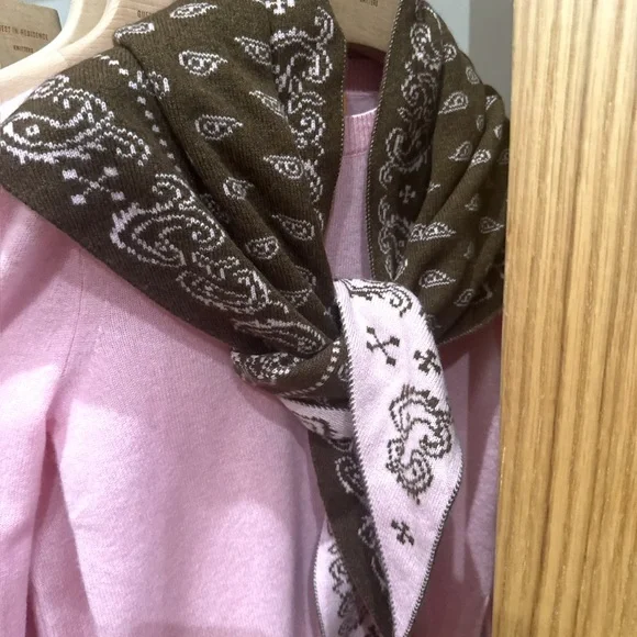 Guest in residence the wild rag - Picture 5 of 5